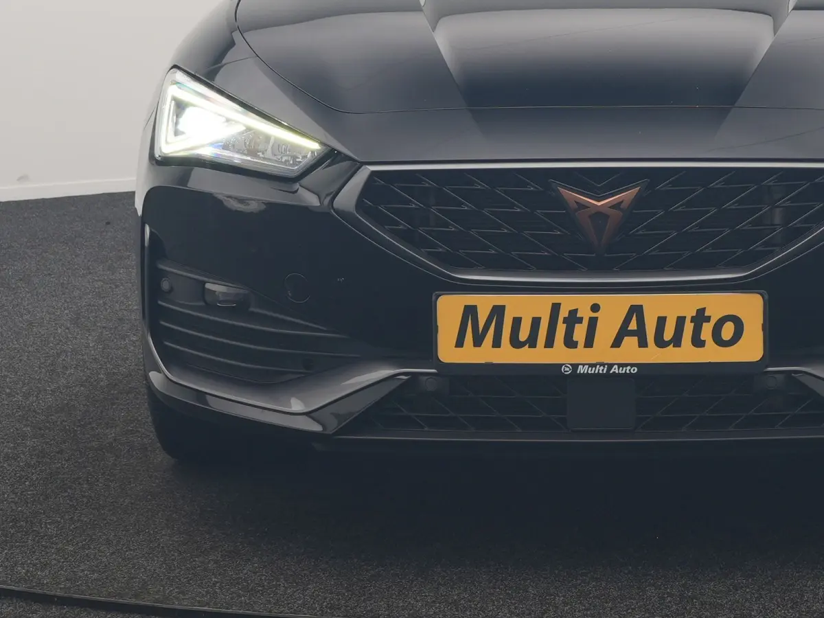 1.4 e-Hybrid VZ PHEV 245pk Dealer O.H | Trekhaak Af Fabriek | Camera | Sfeerverlichting | Sportstoelen & Stuur Verwarmd | Apple Carplay | Keyless | Virtual | Navigatie | DAB | 19"L.M | Cruis