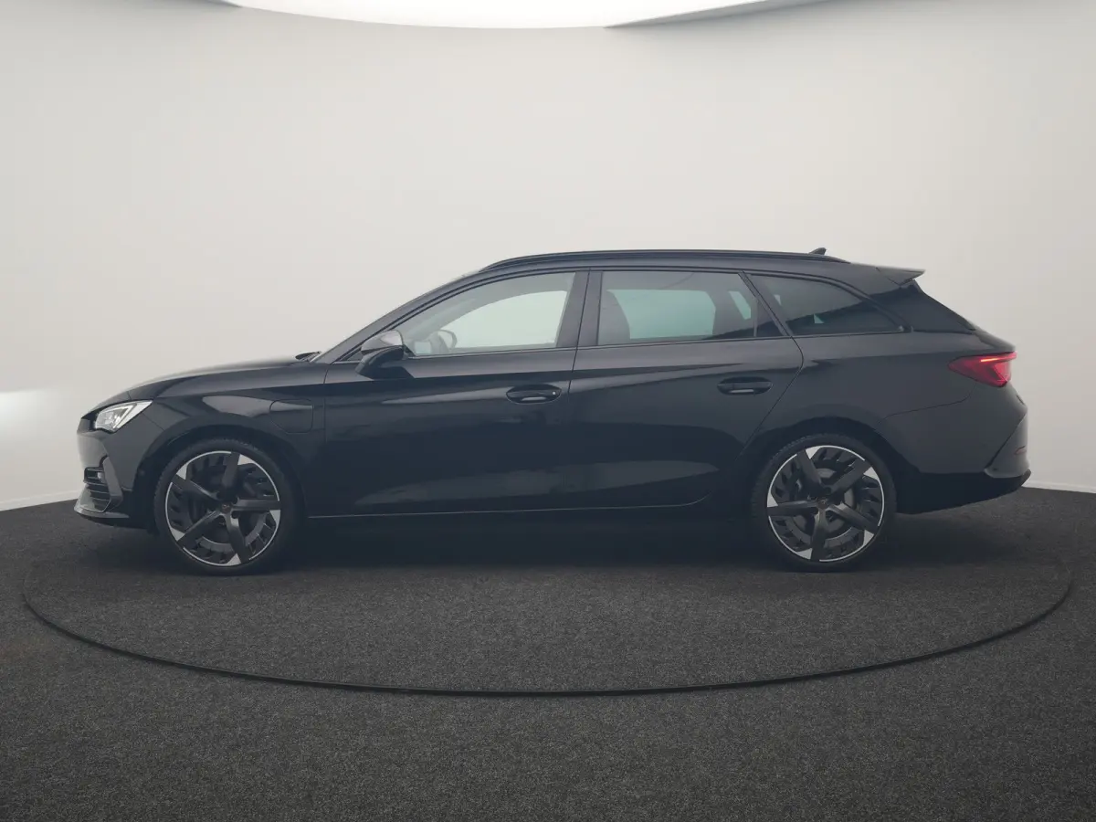 1.4 e-Hybrid VZ PHEV 245pk Dealer O.H | Trekhaak Af Fabriek | Camera | Sfeerverlichting | Sportstoelen & Stuur Verwarmd | Apple Carplay | Keyless | Virtual | Navigatie | DAB | 19"L.M | Cruis