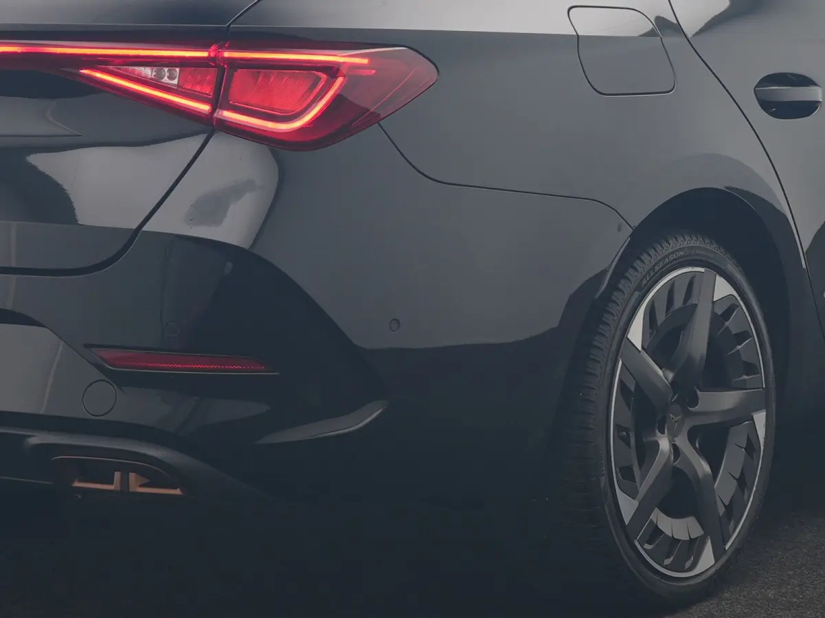 1.4 e-Hybrid VZ PHEV 245pk Dealer O.H | Trekhaak Af Fabriek | Camera | Sfeerverlichting | Sportstoelen & Stuur Verwarmd | Apple Carplay | Keyless | Virtual | Navigatie | DAB | 19"L.M | Cruis