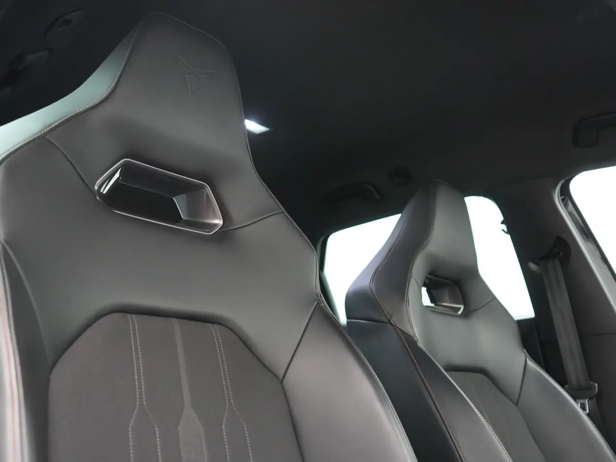 1.4 e-Hybrid VZ PHEV 245pk Dealer O.H | Trekhaak Af Fabriek | Camera | Sfeerverlichting | Sportstoelen & Stuur Verwarmd | Apple Carplay | Keyless | Virtual | Navigatie | DAB | 19"L.M | Cruis