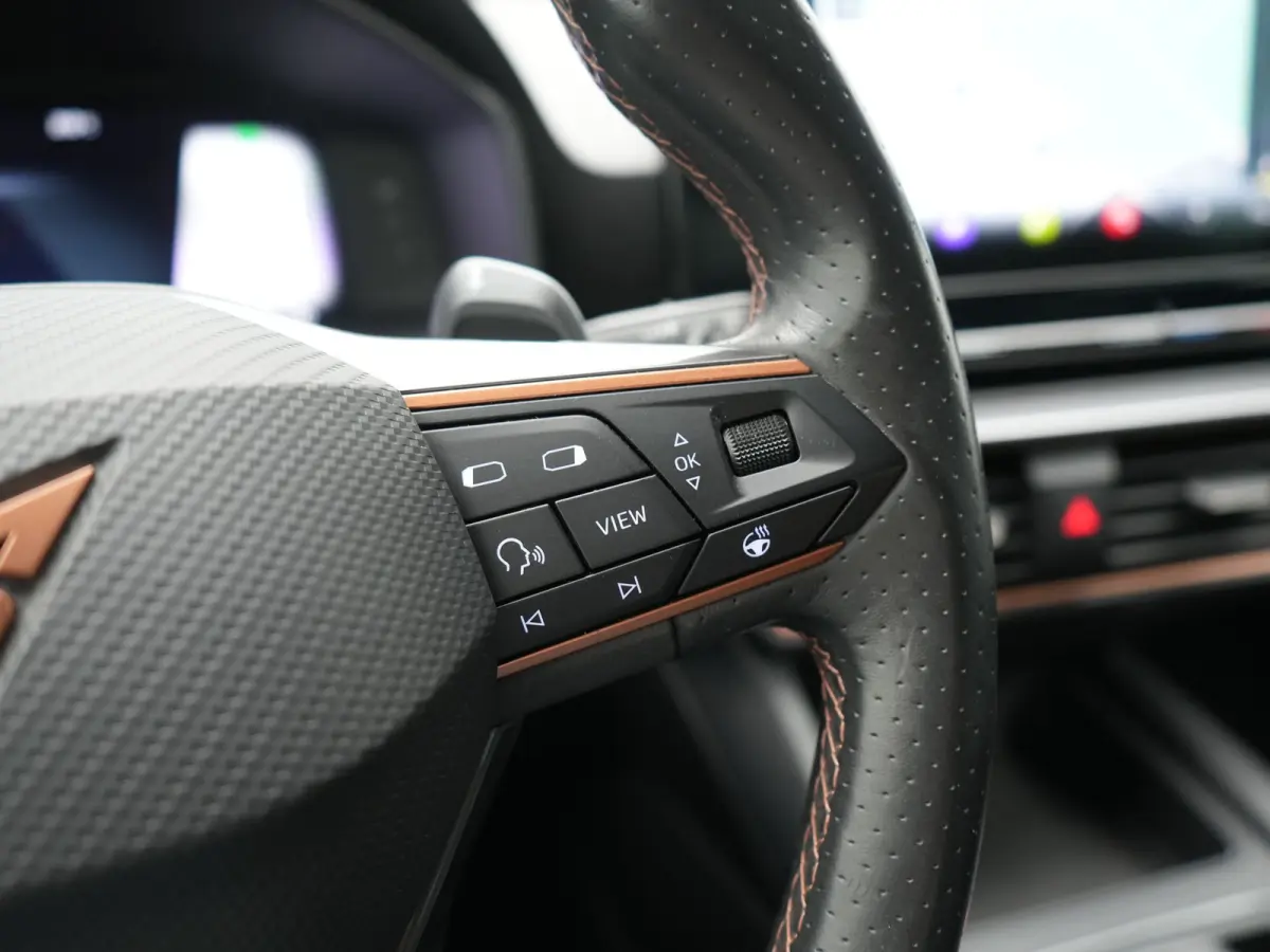 1.4 e-Hybrid VZ PHEV 245pk Dealer O.H | Trekhaak Af Fabriek | Camera | Sfeerverlichting | Sportstoelen & Stuur Verwarmd | Apple Carplay | Keyless | Virtual | Navigatie | DAB | 19"L.M | Cruis