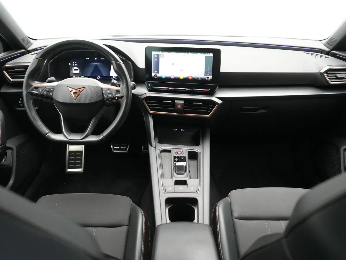 1.4 e-Hybrid VZ PHEV 245pk Dealer O.H | Trekhaak Af Fabriek | Camera | Sfeerverlichting | Sportstoelen & Stuur Verwarmd | Apple Carplay | Keyless | Virtual | Navigatie | DAB | 19"L.M | Cruis