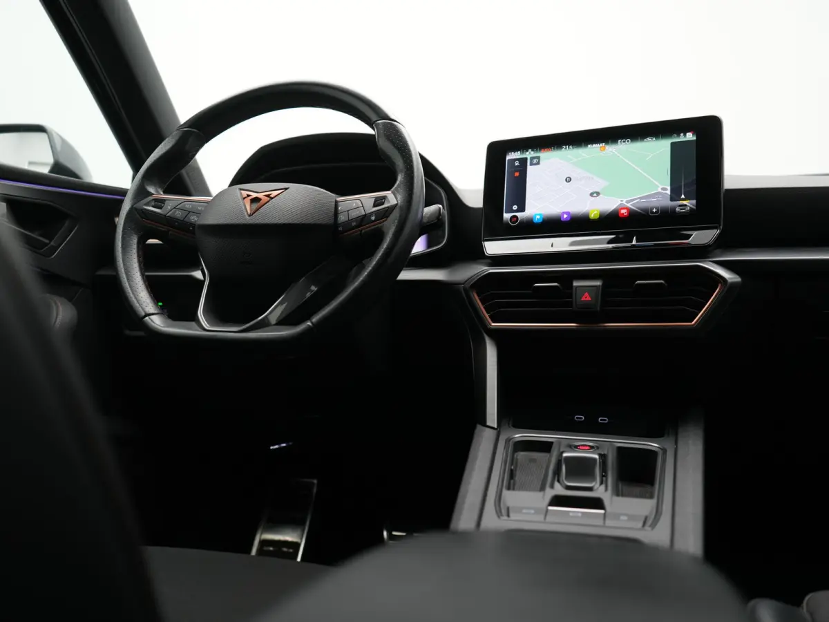 1.4 e-Hybrid VZ PHEV 245pk Dealer O.H | Trekhaak Af Fabriek | Camera | Sfeerverlichting | Sportstoelen & Stuur Verwarmd | Apple Carplay | Keyless | Virtual | Navigatie | DAB | 19"L.M | Cruis