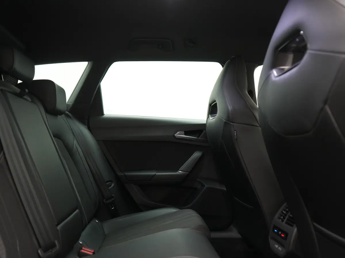 1.4 e-Hybrid VZ PHEV 245pk Dealer O.H | Trekhaak Af Fabriek | Camera | Sfeerverlichting | Sportstoelen & Stuur Verwarmd | Apple Carplay | Keyless | Virtual | Navigatie | DAB | 19"L.M | Cruis