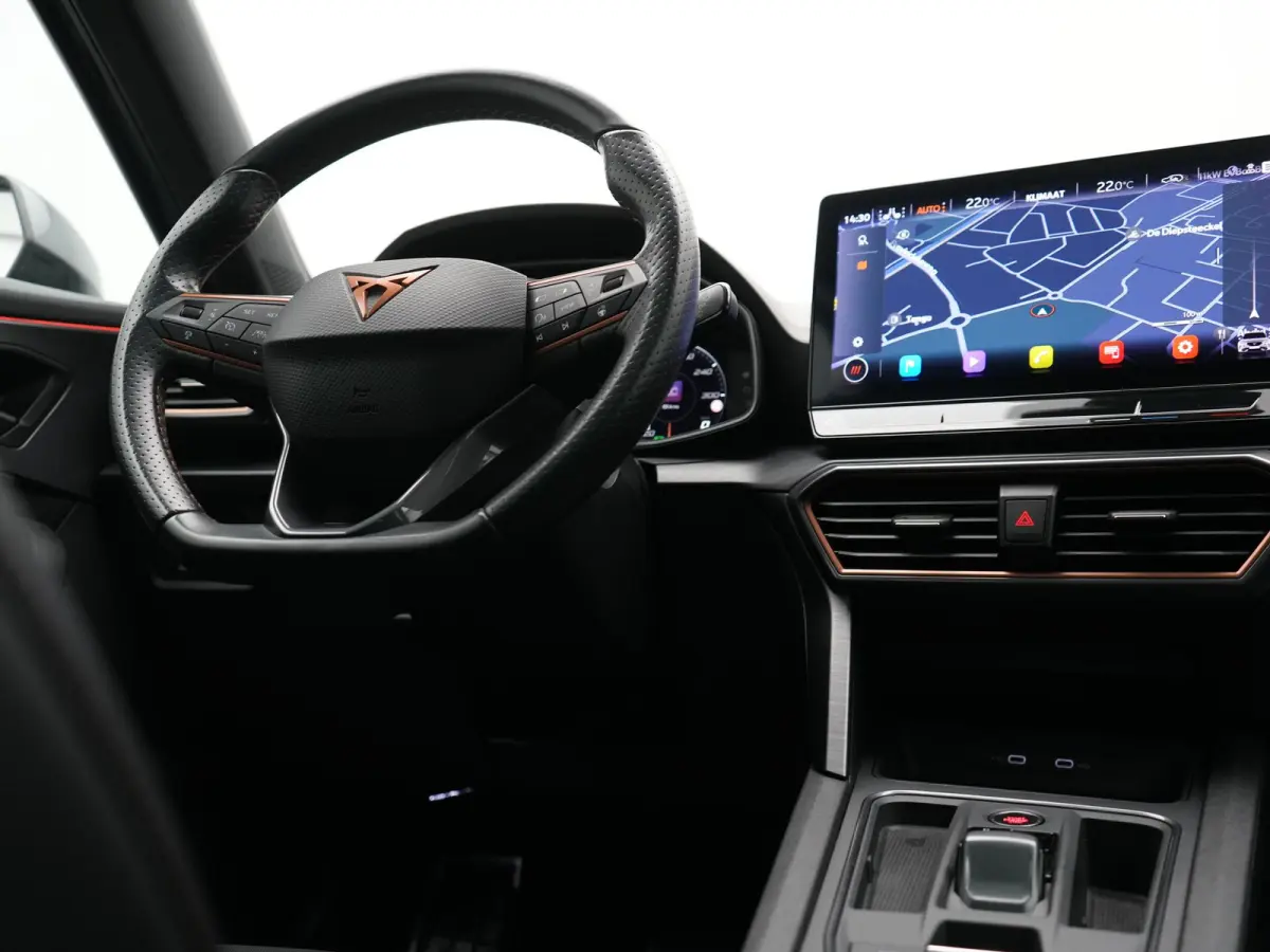 1.4 e-Hybrid VZ Copper Edition PHEV 245pk Dealer O.H | Panodak | Adaptive Cruise | Camera | Sportstoelen & Stuur Verwarmd | Keyless | Blis | Sfeerverlichting | Apple Carplay | DAB | Navigati