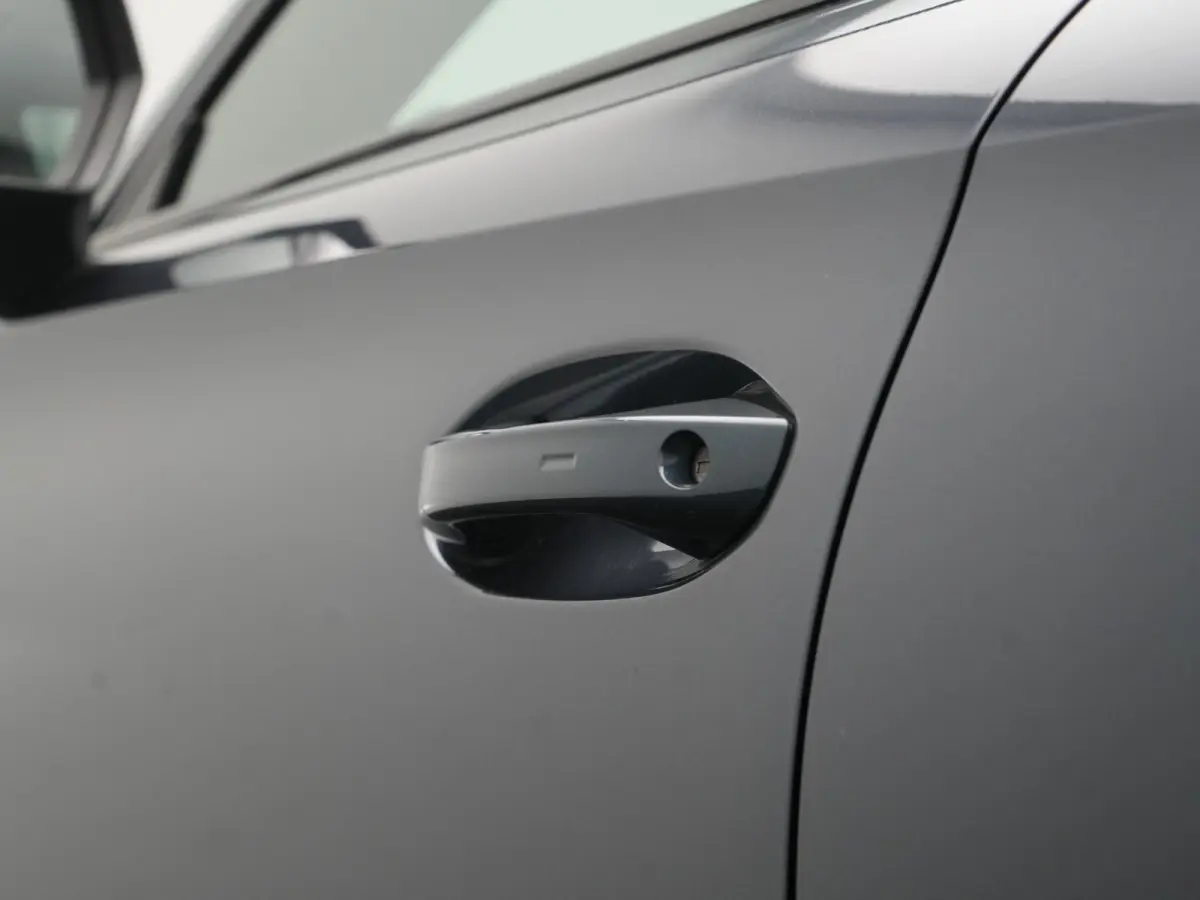 1.4 e-Hybrid VZ Copper Edition PHEV 245pk Dealer O.H | Panodak | Adaptive Cruise | Camera | Sportstoelen & Stuur Verwarmd | Keyless | Blis | Sfeerverlichting | Apple Carplay | DAB | Navigati