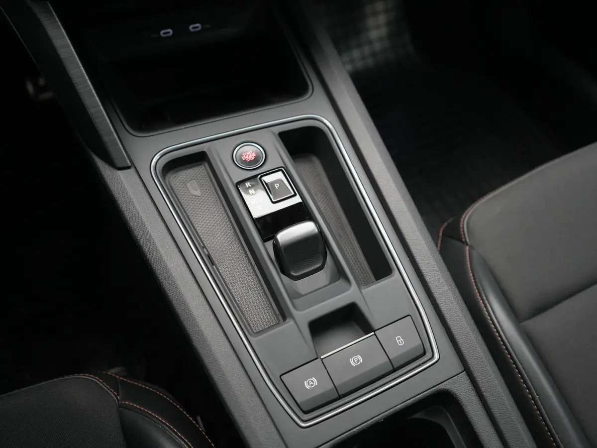 1.4 e-Hybrid VZ Copper Edition PHEV 245pk Dealer O.H | Panodak | Adaptive Cruise | Camera | Sportstoelen & Stuur Verwarmd | Keyless | Blis | Sfeerverlichting | Apple Carplay | DAB | Navigati