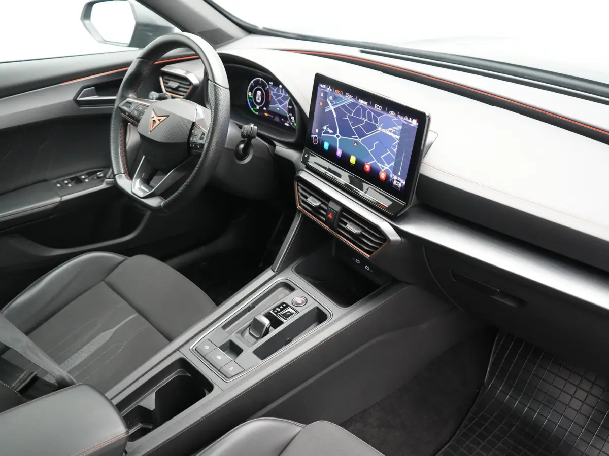 1.4 e-Hybrid VZ Copper Edition PHEV 245pk Dealer O.H | Panodak | Adaptive Cruise | Camera | Sportstoelen & Stuur Verwarmd | Keyless | Blis | Sfeerverlichting | Apple Carplay | DAB | Navigati