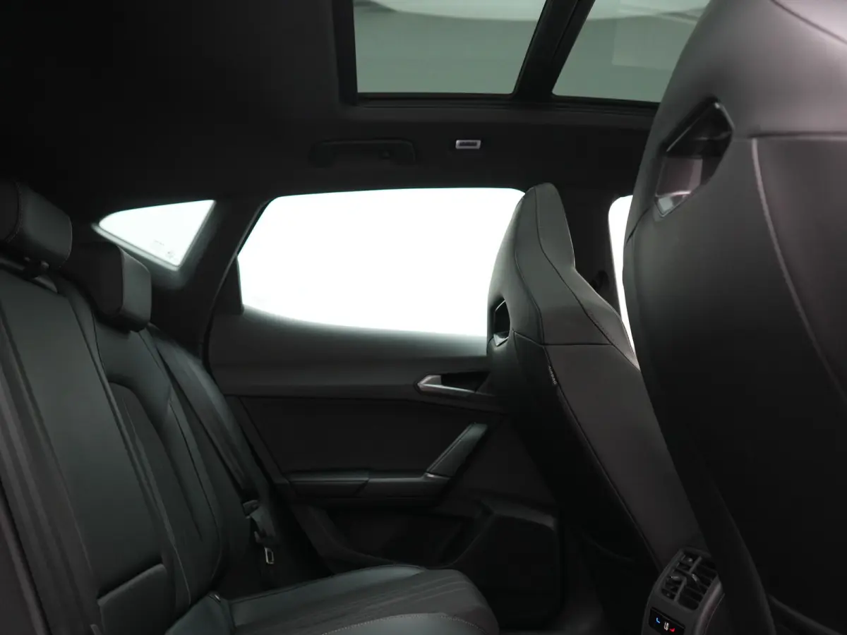 1.4 e-Hybrid VZ Copper Edition PHEV 245pk Dealer O.H | Panodak | Adaptive Cruise | Camera | Sportstoelen & Stuur Verwarmd | Keyless | Blis | Sfeerverlichting | Apple Carplay | DAB | Navigati