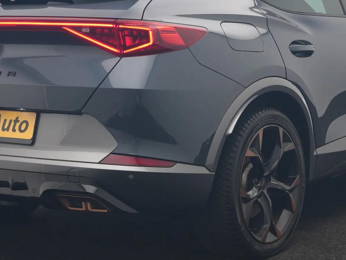 1.4 e-Hybrid VZ Copper Edition PHEV 245pk Dealer O.H | Panodak | Adaptive Cruise | Camera | Sportstoelen & Stuur Verwarmd | Keyless | Blis | Sfeerverlichting | Apple Carplay | DAB | Navigati