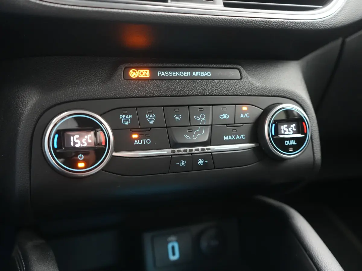 1.0 EcoBoost Hybrid Titanium Business 125pk | Camera | Apple Carplay | Keyless | Lane Assist | Elektrische Achterklep | Cruise Control | Virtual | Climate Control | Draadloze Telefoonlader |