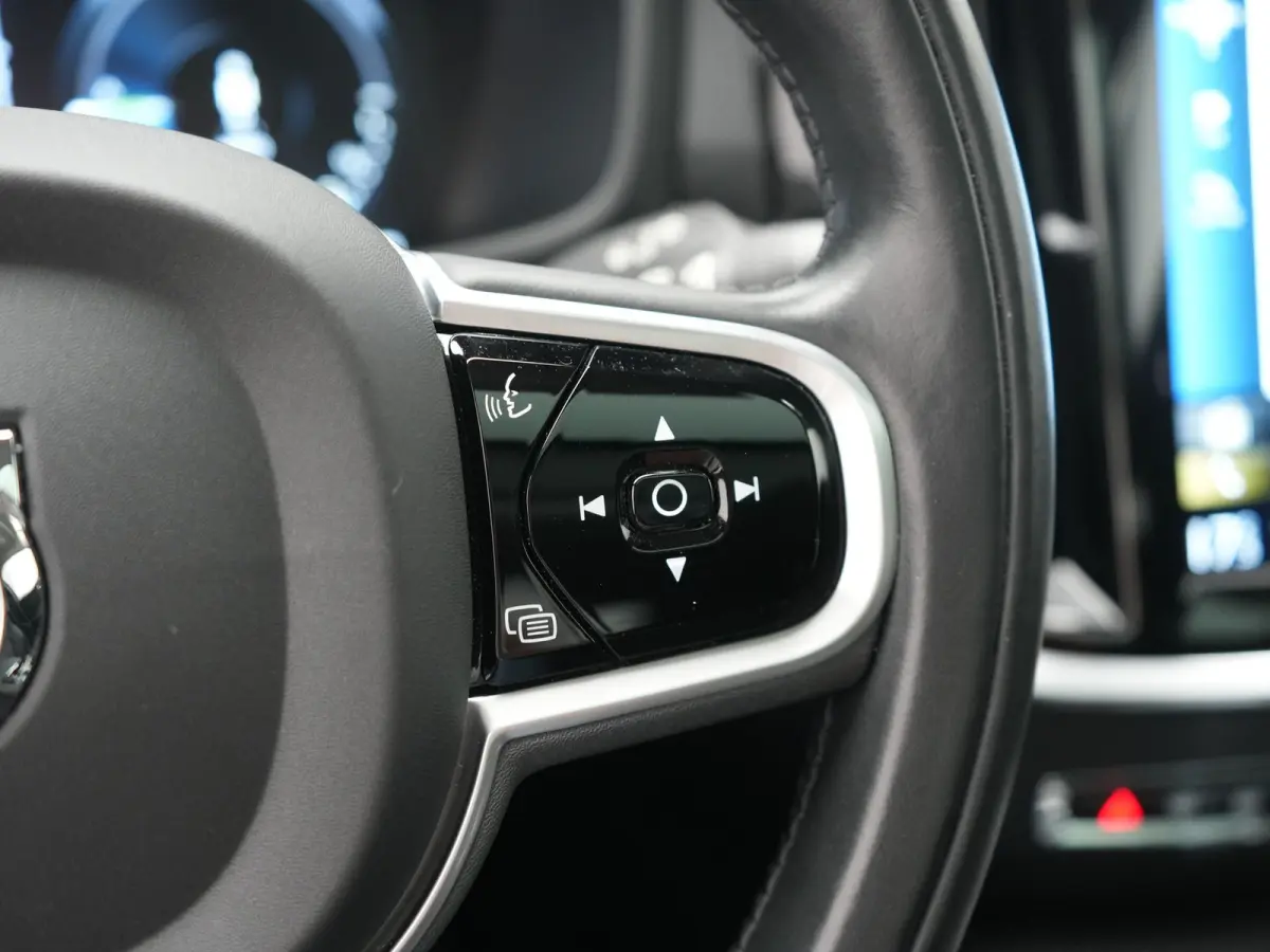 T6 Recharge AWD Inscription PHEV 340pk Dealer O.H | Trekhaak Af Fabriek | Panodak | Adaptive Cruise | Harman / Kardon | 360 Camera | Lederen Sportstoelen Memory & Verwarmd | Stuurverwarming 