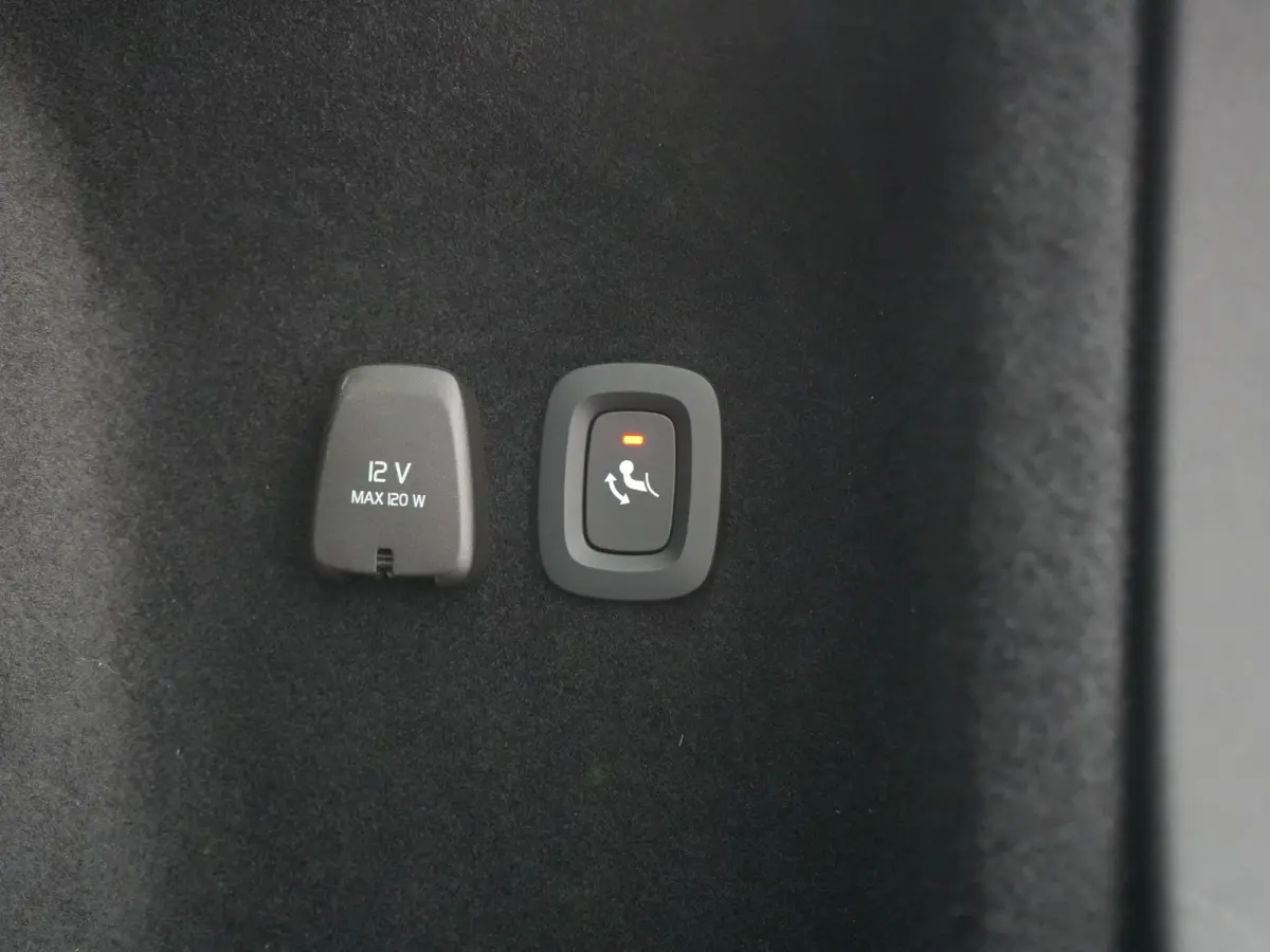 T6 Recharge AWD Inscription PHEV 340pk Dealer O.H | Trekhaak Af Fabriek | Panodak | Adaptive Cruise | Harman / Kardon | 360 Camera | Lederen Sportstoelen Memory & Verwarmd | Stuurverwarming 