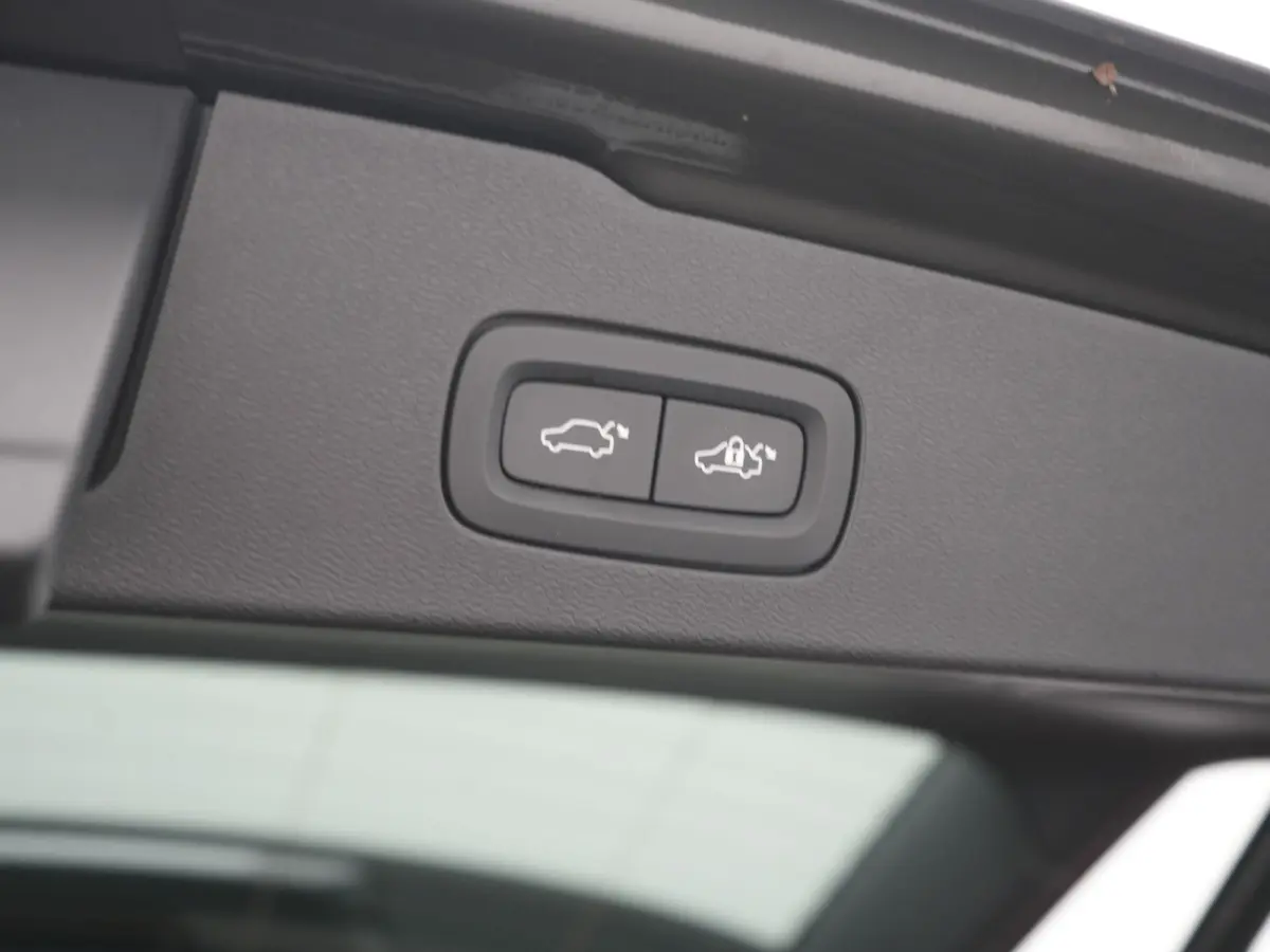 T6 Recharge AWD Inscription PHEV 340pk Dealer O.H | Trekhaak Af Fabriek | Panodak | Adaptive Cruise | Harman / Kardon | 360 Camera | Lederen Sportstoelen Memory & Verwarmd | Stuurverwarming 