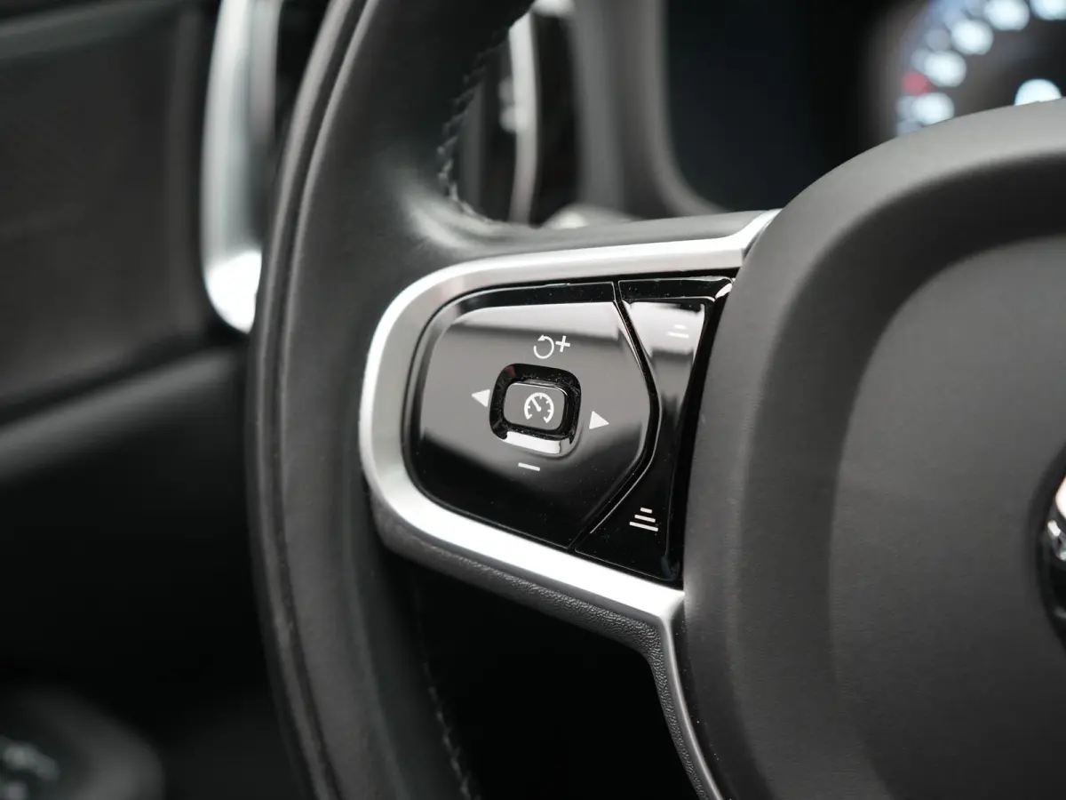 T6 Recharge AWD Inscription PHEV 340pk Dealer O.H | Trekhaak Af Fabriek | Panodak | Adaptive Cruise | Harman / Kardon | 360 Camera | Lederen Sportstoelen Memory & Verwarmd | Stuurverwarming 