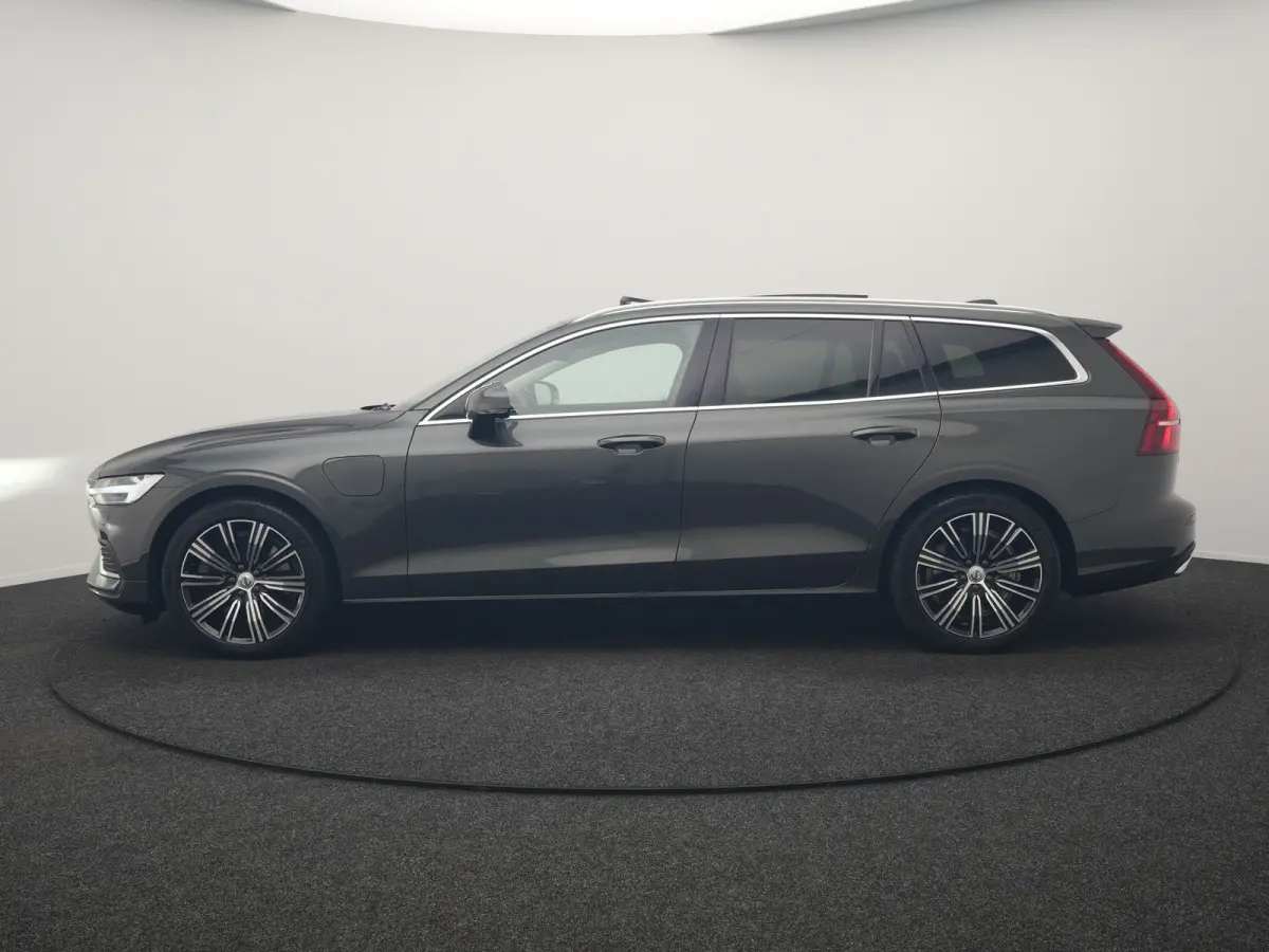 T6 Recharge AWD Inscription PHEV 340pk Dealer O.H | Trekhaak Af Fabriek | Panodak | Adaptive Cruise | Harman / Kardon | 360 Camera | Lederen Sportstoelen Memory & Verwarmd | Stuurverwarming 