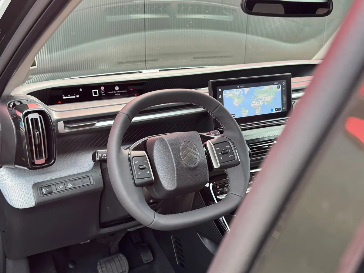 Max | Achteruitrijcamera | Extra getinte achterste zijruiten en achterruit | Koplampen met ECO LED verlichting