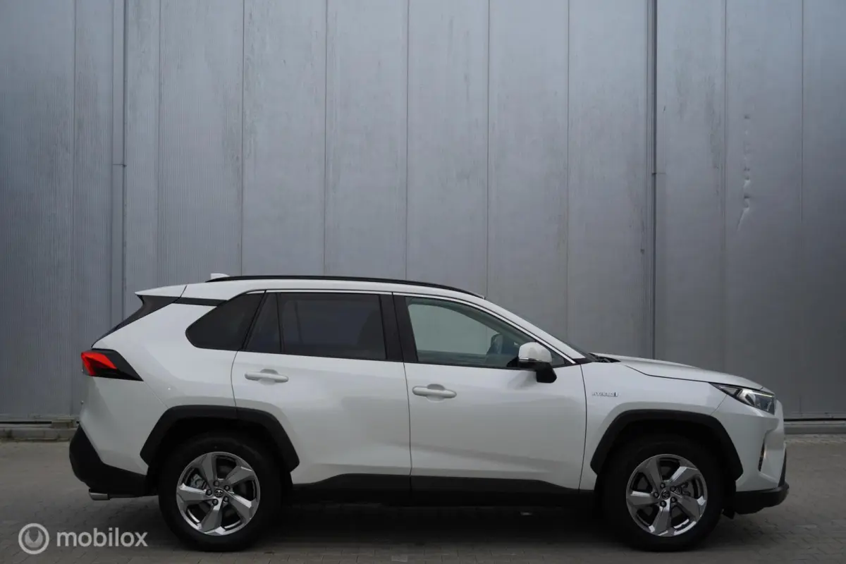2.5 Hybrid AWD Dynamic