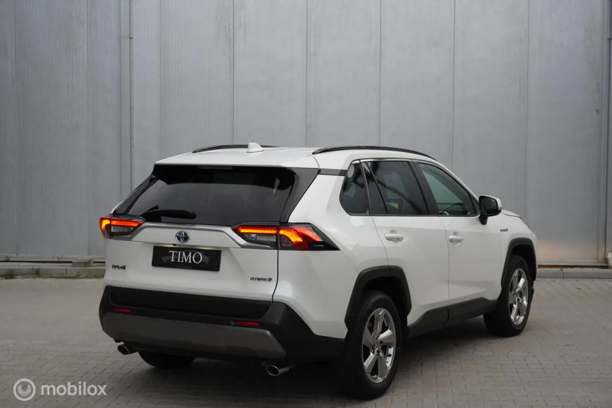 2.5 Hybrid AWD Dynamic