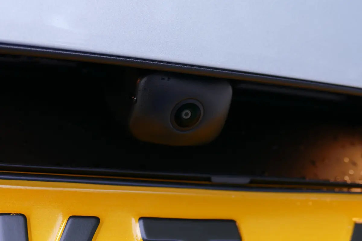 GS | 17" Lichtmetalen velgen in Zwart met 215/60 R17 banden | Achteruitrijcamera | Dode hoek waarschuwing