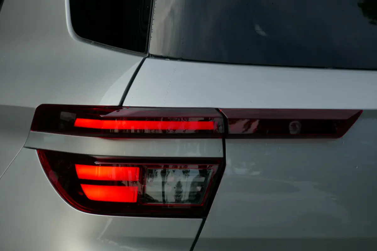 GS | 17" Lichtmetalen velgen in Zwart met 215/60 R17 banden | Achteruitrijcamera | Dode hoek waarschuwing