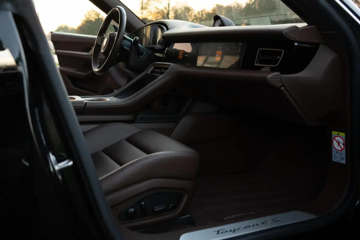 4S Performance 84 kWh|Matrix|Chrono|Achteras besturing|Panoramadak|Olea Leder|Bose|Luchtvering|Full Option|Dealer Onderhouden