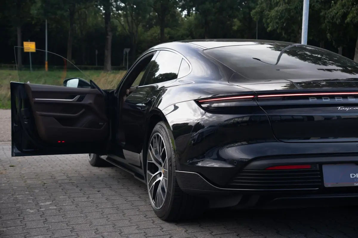 4S Performance 84 kWh|Matrix|Chrono|Achteras besturing|Panoramadak|Olea Leder|Bose|Luchtvering|Full Option|Dealer Onderhouden