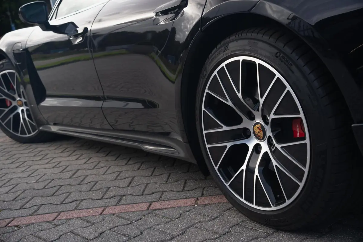 4S Performance 84 kWh|Matrix|Chrono|Achteras besturing|Panoramadak|Olea Leder|Bose|Luchtvering|Full Option|Dealer Onderhouden