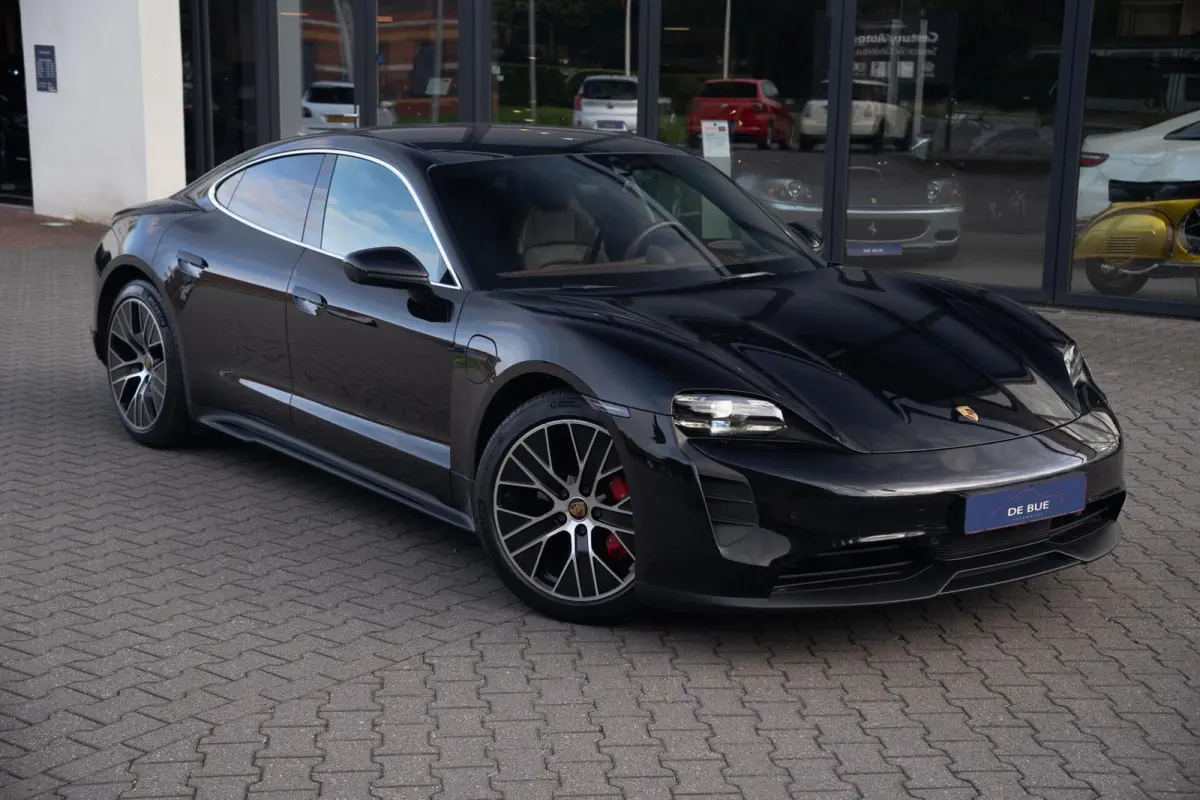 4S Performance 84 kWh|Matrix|Chrono|Achteras besturing|Panoramadak|Olea Leder|Bose|Luchtvering|Full Option|Dealer Onderhouden