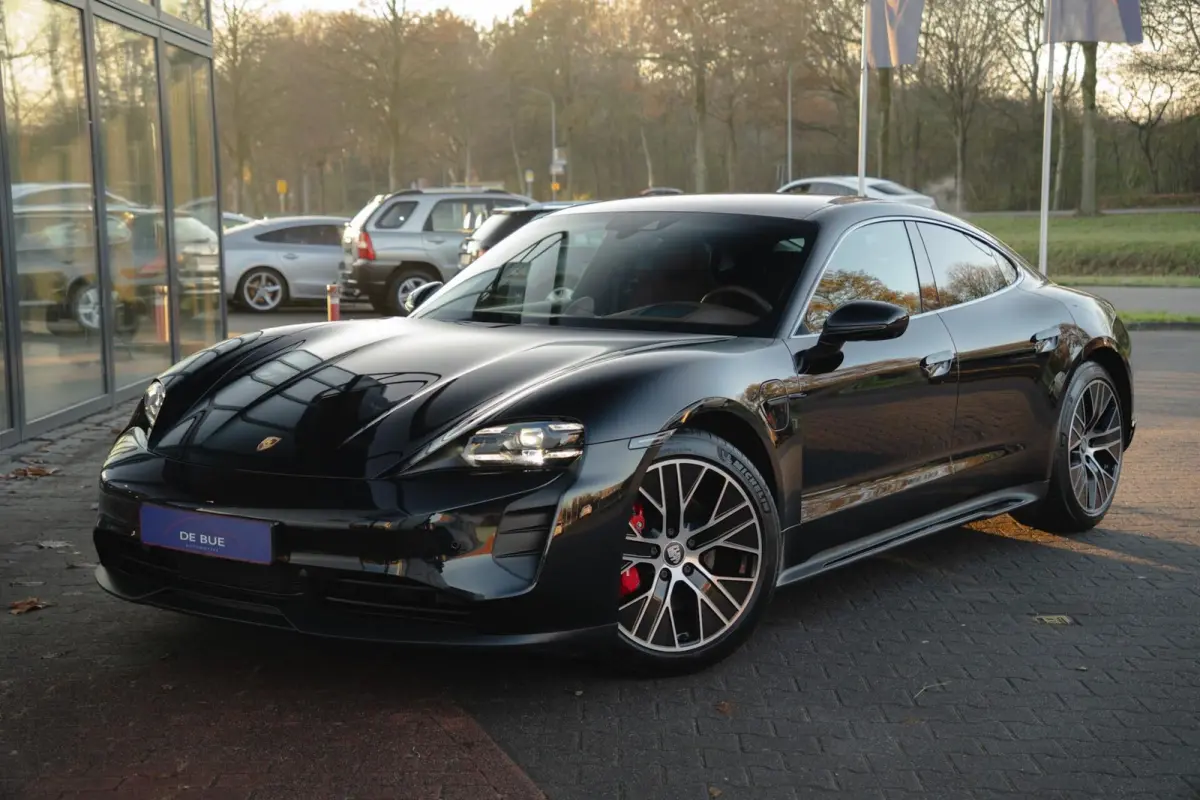 4S Performance 84 kWh|Matrix|Chrono|Achteras besturing|Panoramadak|Olea Leder|Bose|Luchtvering|Full Option|Dealer Onderhouden