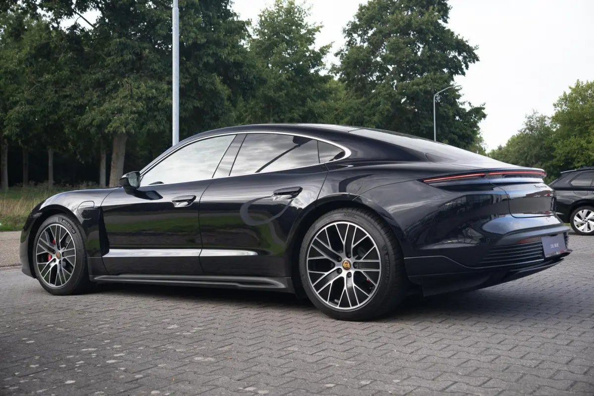 4S Performance 84 kWh|Matrix|Chrono|Achteras besturing|Panoramadak|Olea Leder|Bose|Luchtvering|Full Option|Dealer Onderhouden