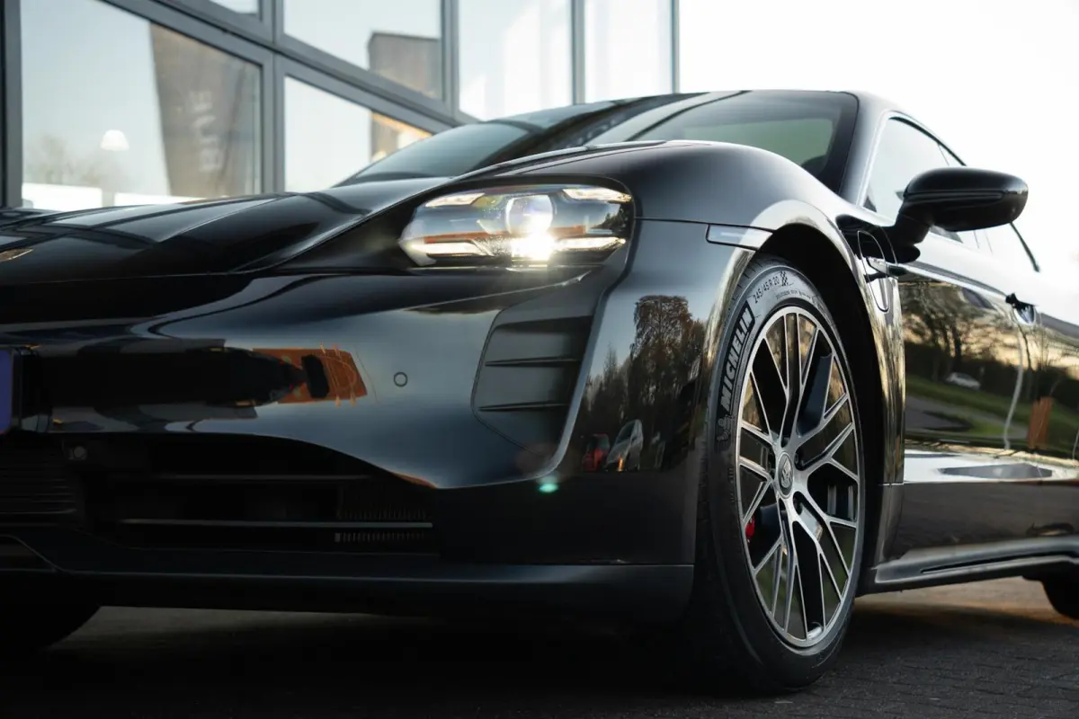 4S Performance 84 kWh|Matrix|Chrono|Achteras besturing|Panoramadak|Olea Leder|Bose|Luchtvering|Full Option|Dealer Onderhouden