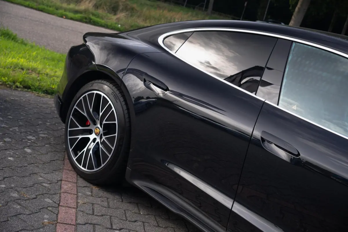 4S Performance 84 kWh|Matrix|Chrono|Achteras besturing|Panoramadak|Olea Leder|Bose|Luchtvering|Full Option|Dealer Onderhouden