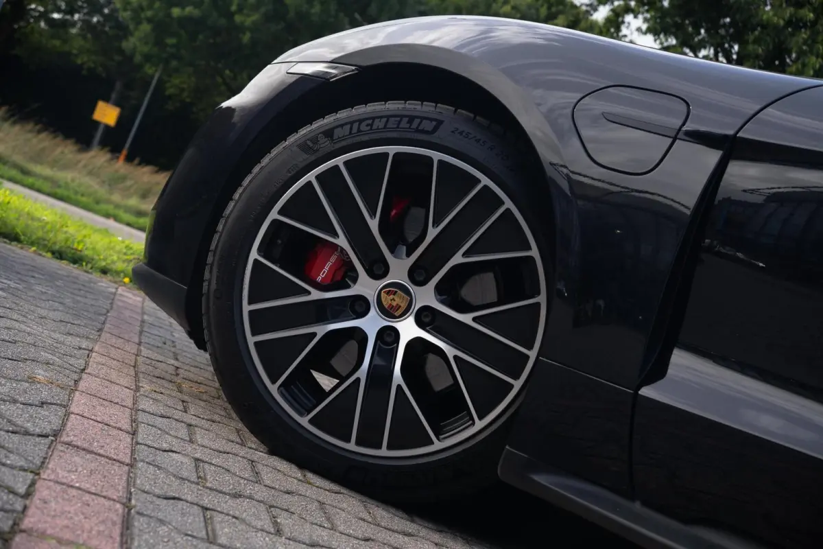 4S Performance 84 kWh|Matrix|Chrono|Achteras besturing|Panoramadak|Olea Leder|Bose|Luchtvering|Full Option|Dealer Onderhouden