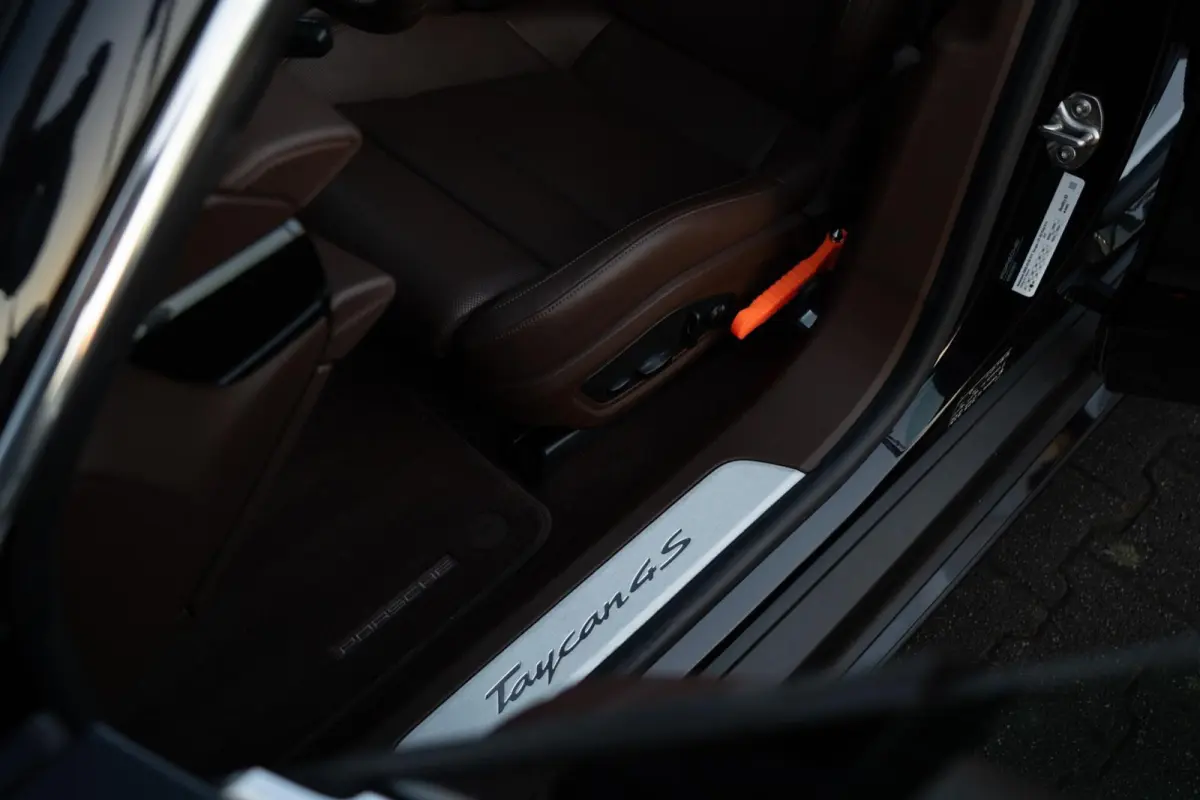 4S Performance 84 kWh|Matrix|Chrono|Achteras besturing|Panoramadak|Olea Leder|Bose|Luchtvering|Full Option|Dealer Onderhouden