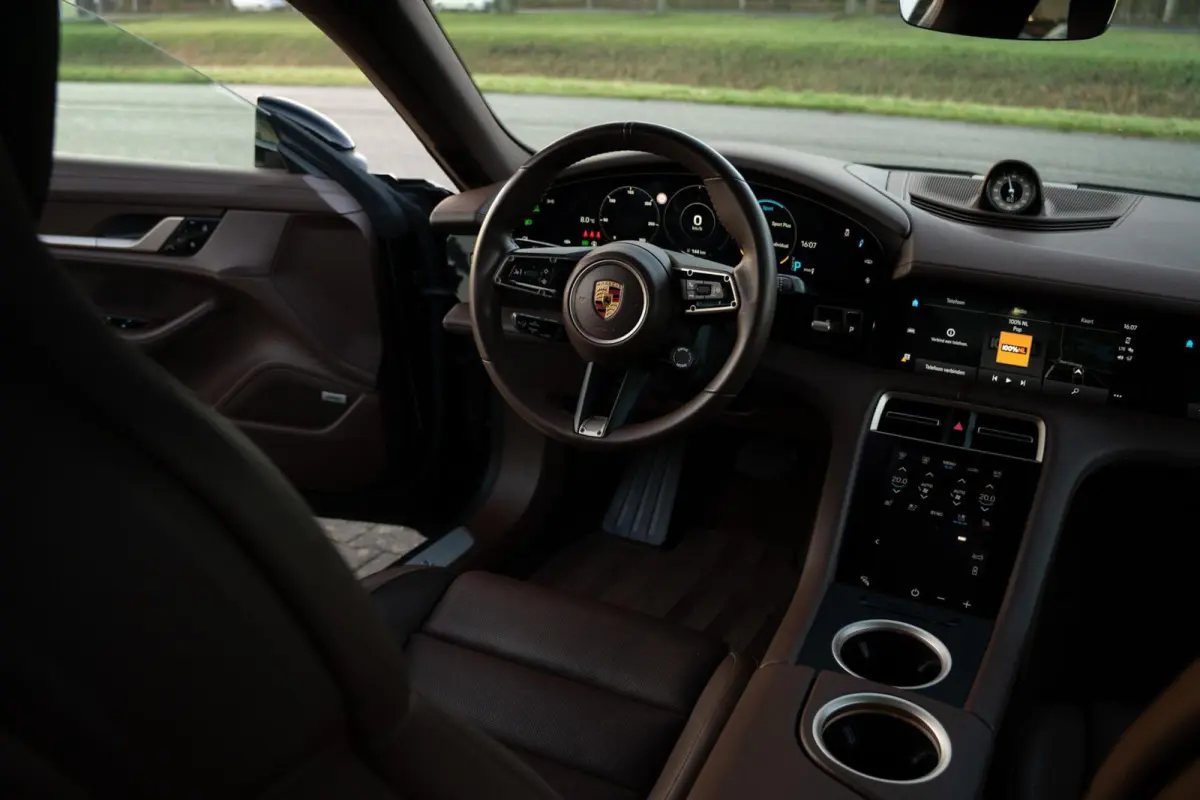 4S Performance 84 kWh|Matrix|Chrono|Achteras besturing|Panoramadak|Olea Leder|Bose|Luchtvering|Full Option|Dealer Onderhouden