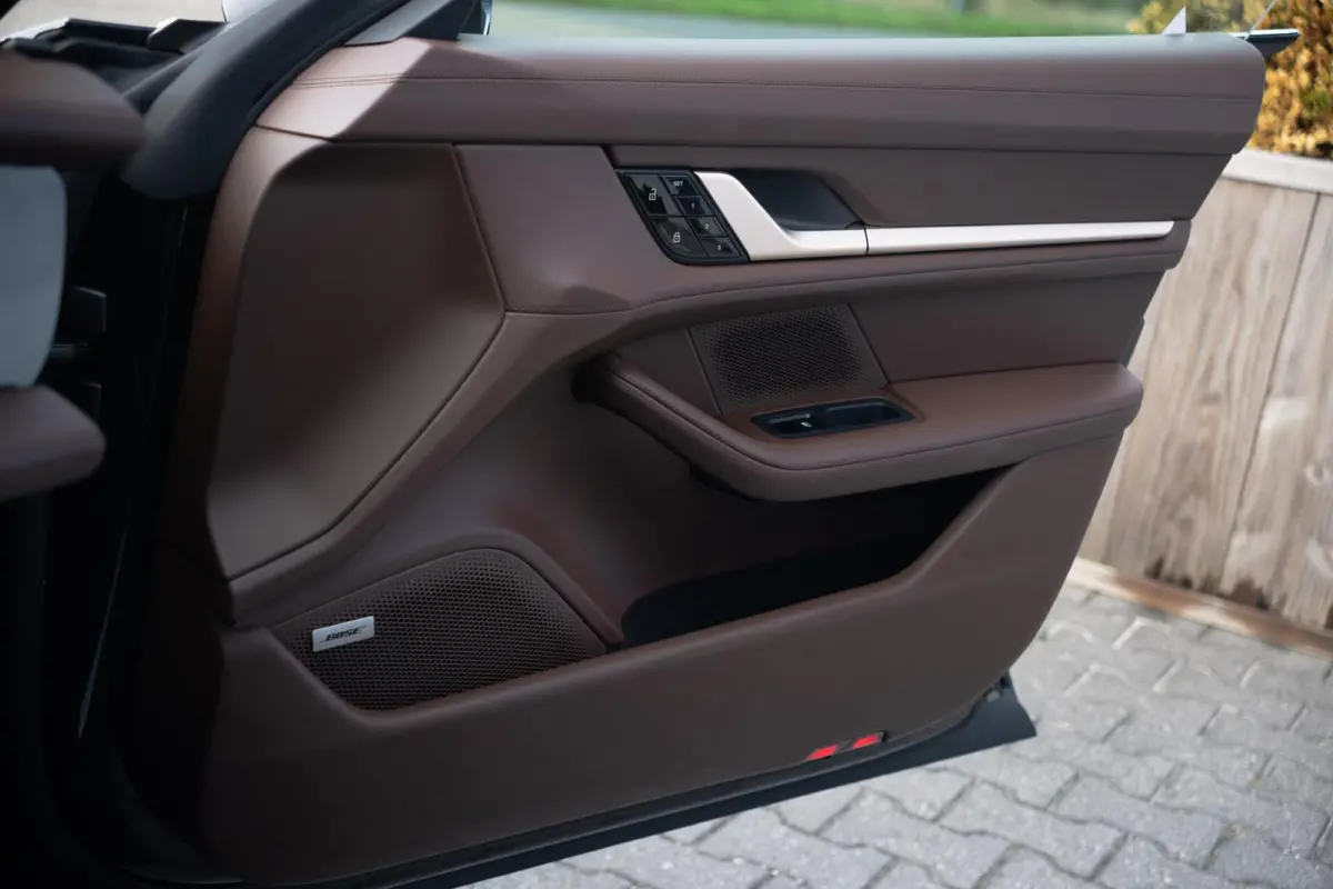 4S Performance 84 kWh|Matrix|Chrono|Achteras besturing|Panoramadak|Olea Leder|Bose|Luchtvering|Full Option|Dealer Onderhouden