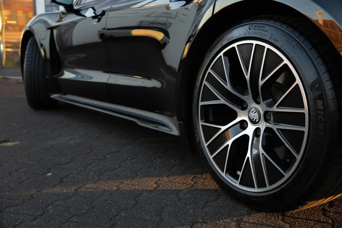 4S Performance 84 kWh|Matrix|Chrono|Achteras besturing|Panoramadak|Olea Leder|Bose|Luchtvering|Full Option|Dealer Onderhouden