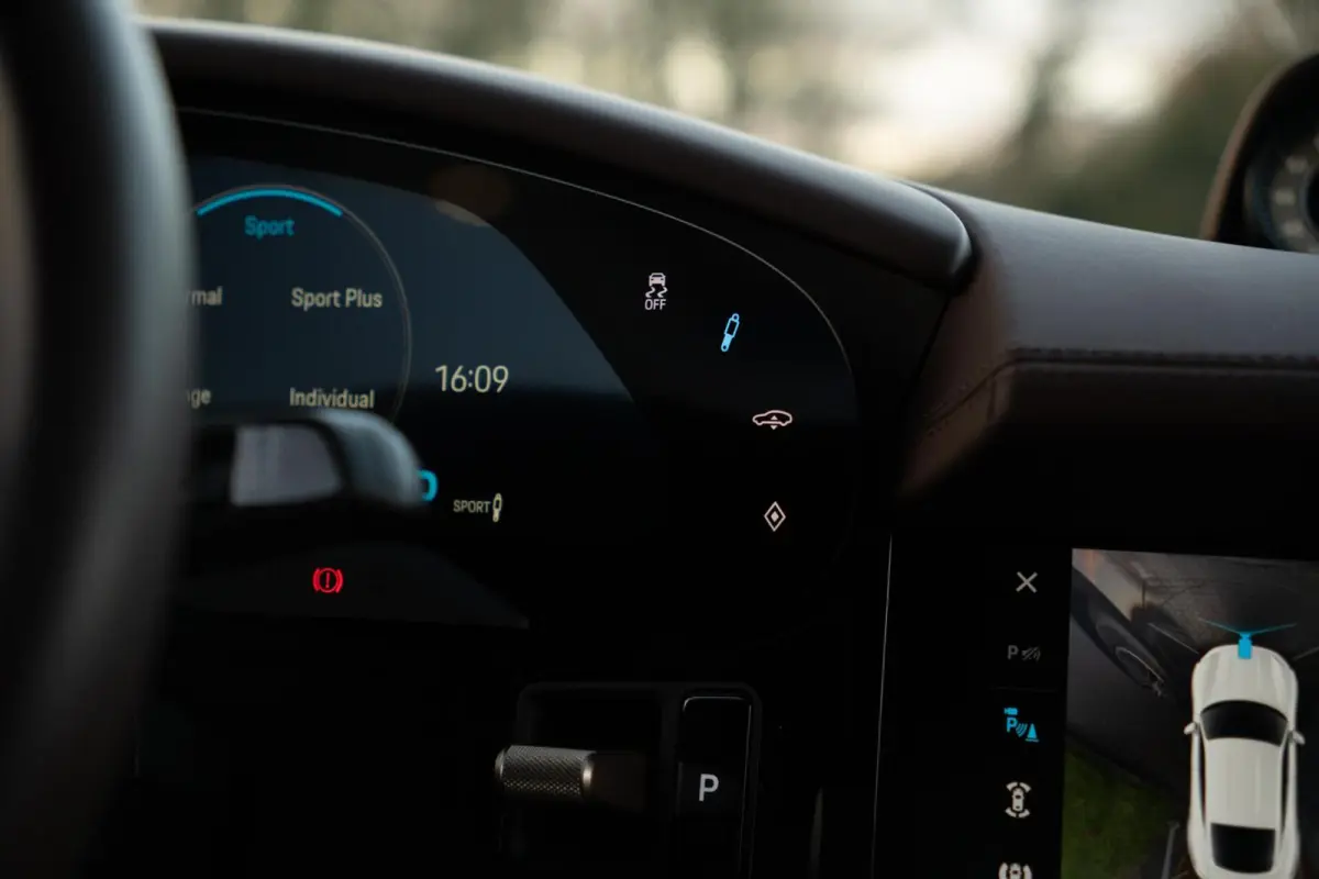 4S Performance 84 kWh|Matrix|Chrono|Achteras besturing|Panoramadak|Olea Leder|Bose|Luchtvering|Full Option|Dealer Onderhouden