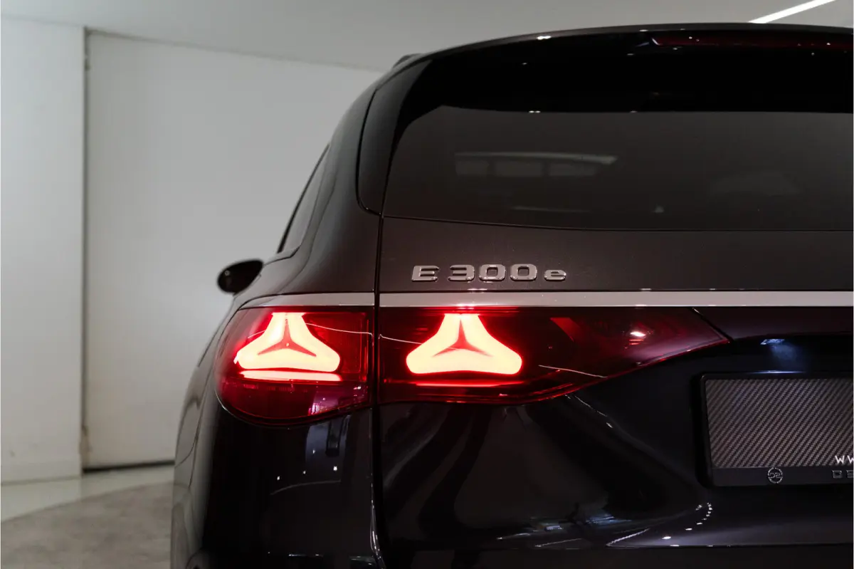 300 e Premium+ AMG 313PK | Burmester | Pano | Trekhaak | Multibeam | VOL! Fabrieksgarantie
