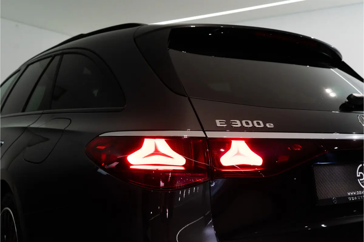 300 e Premium+ AMG 313PK | Burmester | Pano | Trekhaak | Multibeam | VOL! Fabrieksgarantie