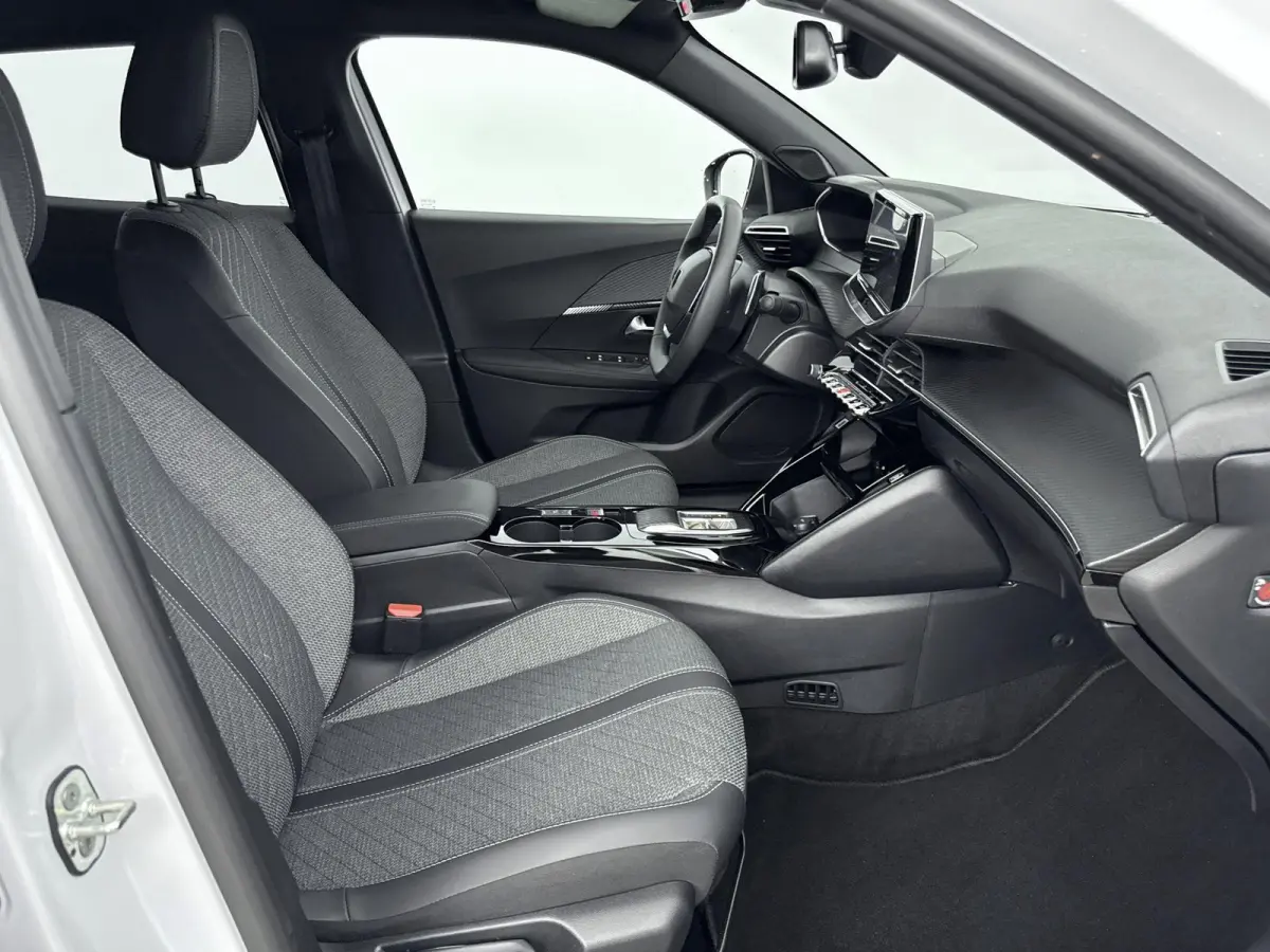 1.2 Hybrid 145 Allure | Keyless | Navigatie | Lichtmetalen velgen | Android Auto/Apple CarPlay |