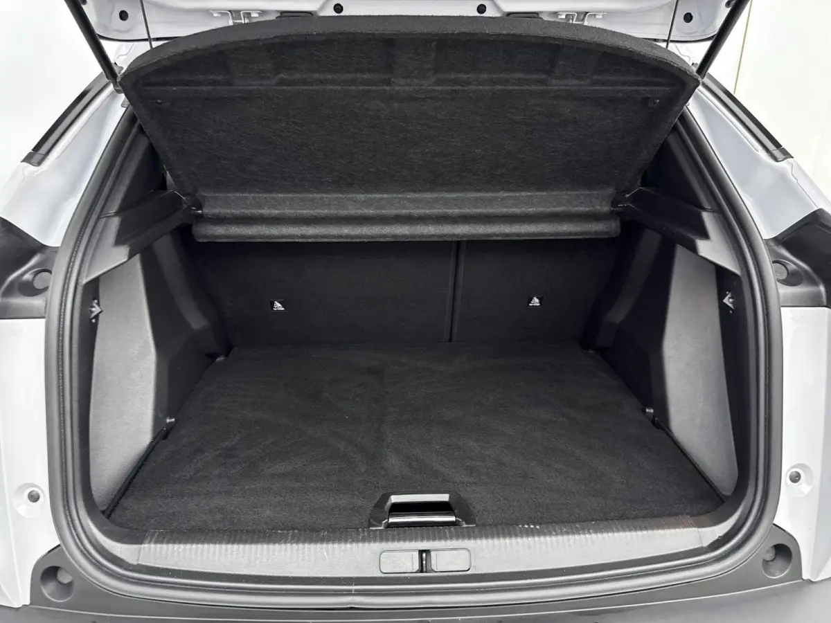 1.2 Hybrid 145 Allure | Keyless | Navigatie | Lichtmetalen velgen | Android Auto/Apple CarPlay |