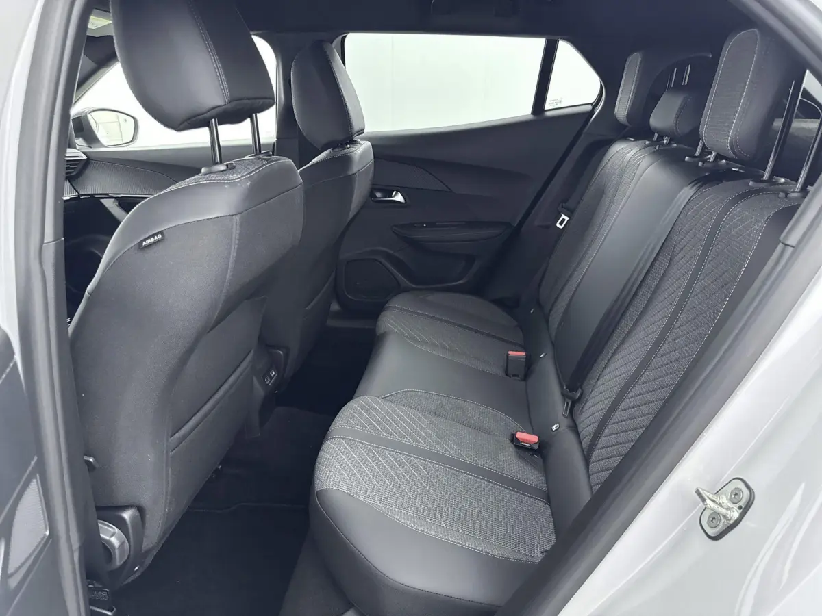 1.2 Hybrid 145 Allure | Keyless | Navigatie | Lichtmetalen velgen | Android Auto/Apple CarPlay |
