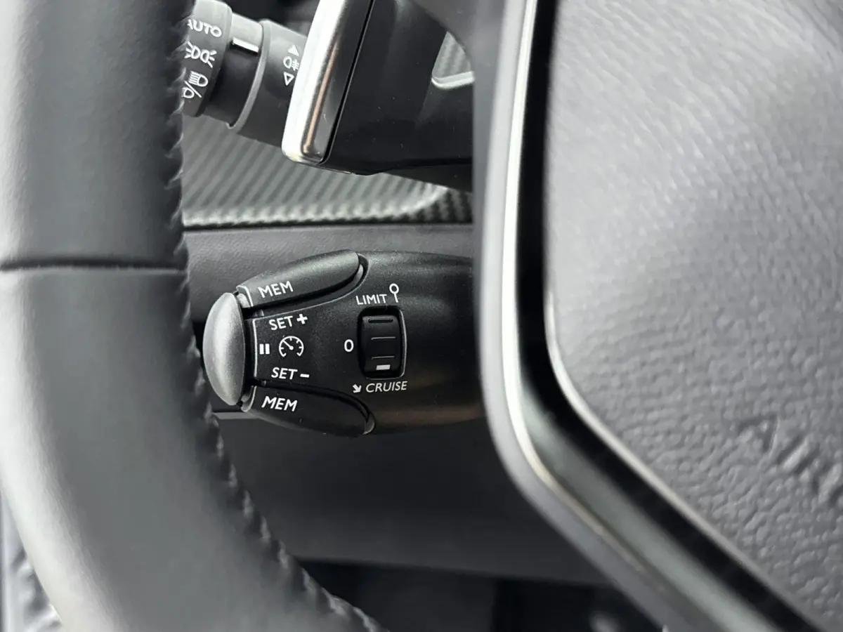 1.2 Hybrid 145 Allure | Keyless | Navigatie | Lichtmetalen velgen | Android Auto/Apple CarPlay |