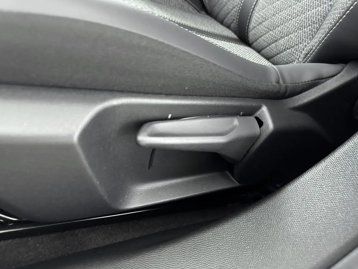 1.2 Hybrid 145 Allure | Keyless | Navigatie | Lichtmetalen velgen | Android Auto/Apple CarPlay |