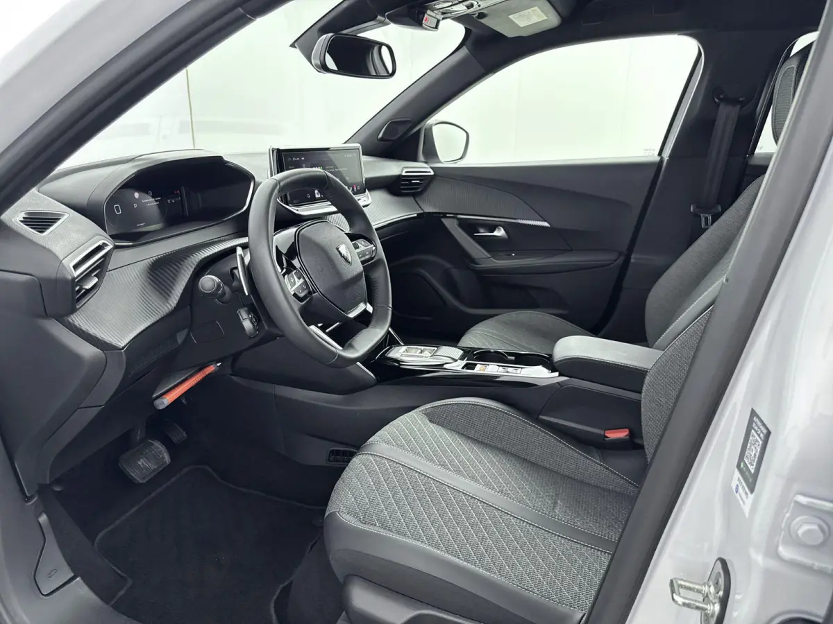 1.2 Hybrid 145 Allure | Keyless | Navigatie | Lichtmetalen velgen | Android Auto/Apple CarPlay |
