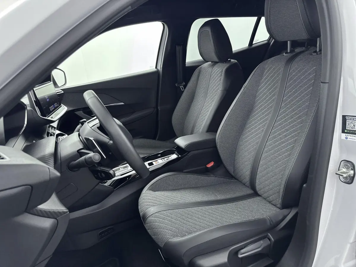 1.2 Hybrid 145 Allure | Keyless | Navigatie | Lichtmetalen velgen | Android Auto/Apple CarPlay |
