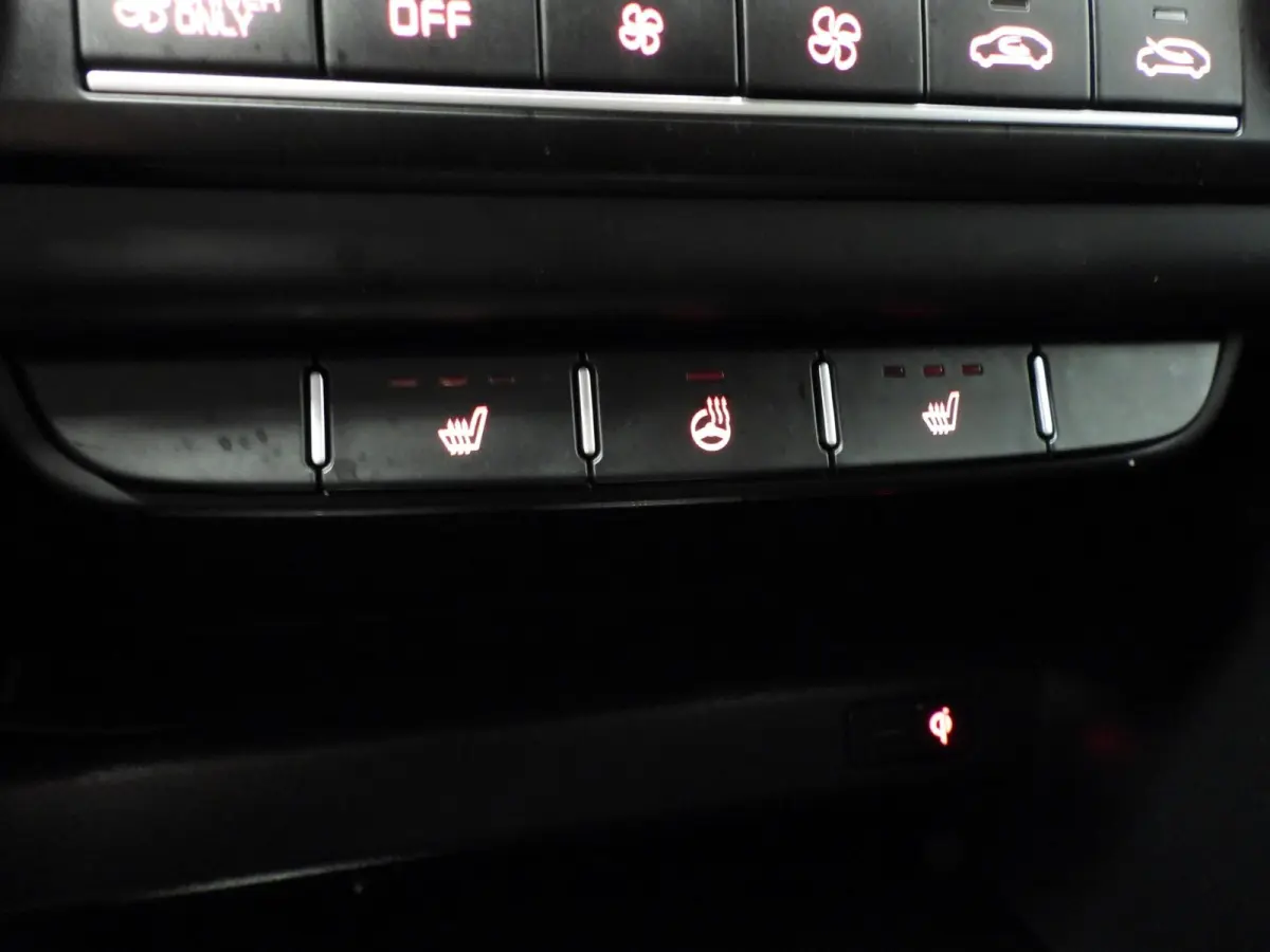 1.6 GDI PHEV Plug-In DynamicPlusLine NAVI/CAMERA/EL.KLEP/LED/16"LMV!