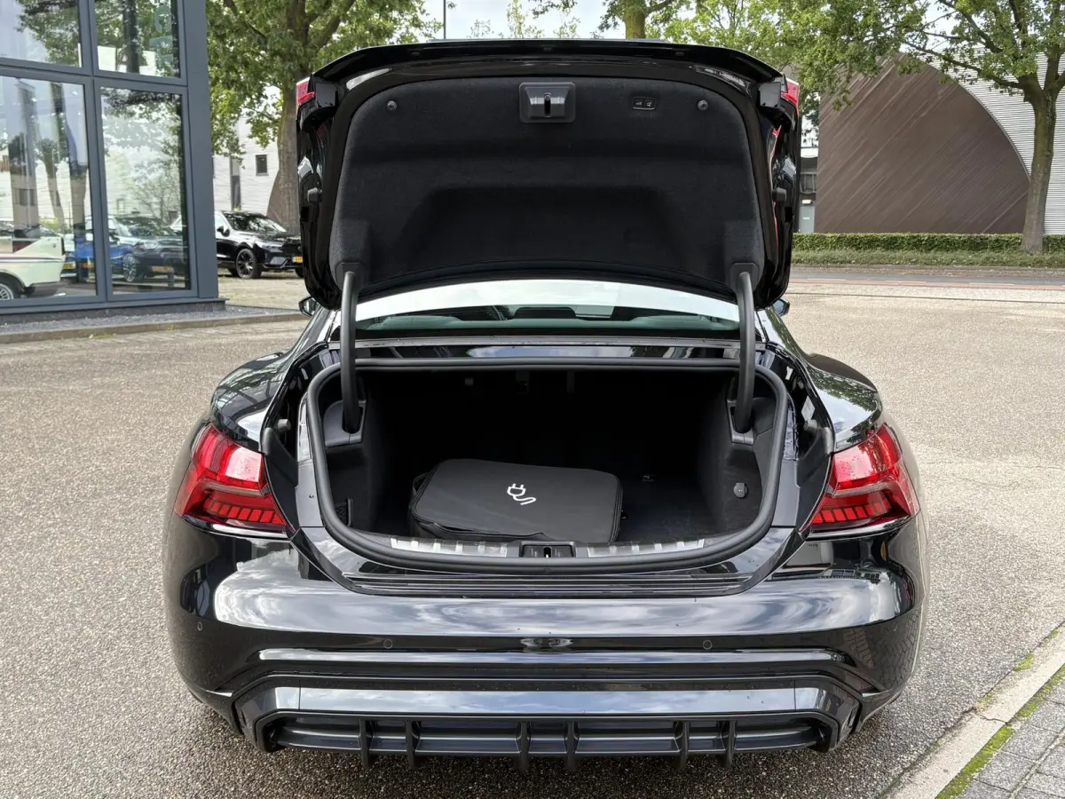 e-tron GT VAN: 54.900,- VOOR 49.877,- UW HEFSTVOORDEEL: 5.023,- SOH 91% | 360˚ CAMERA | PANORAMADAK | ELEKTRISCHE ACHTERKLEP | ELECTRISCH VERSTELBARE STOELEN | STOELVERWARMING